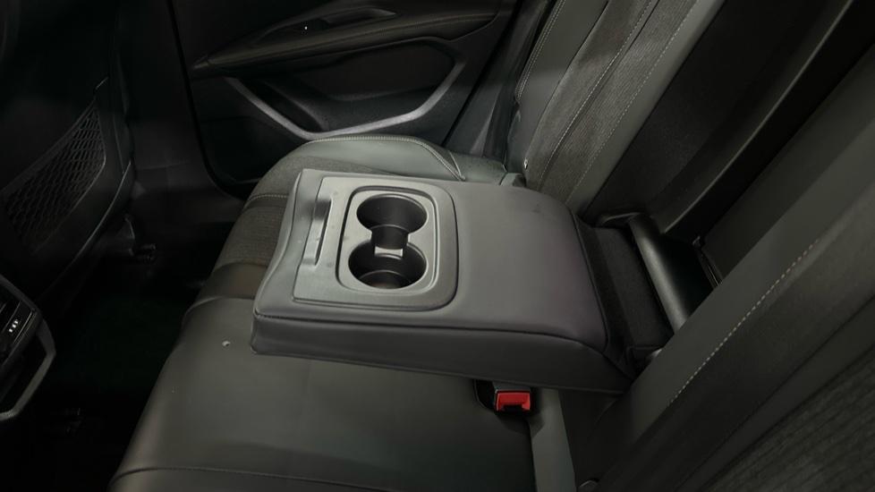 Rear Armrest/ Cup Holder