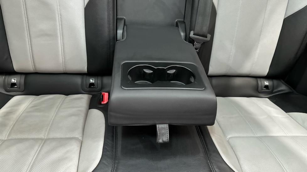 Rear Armrest/ Cup Holder