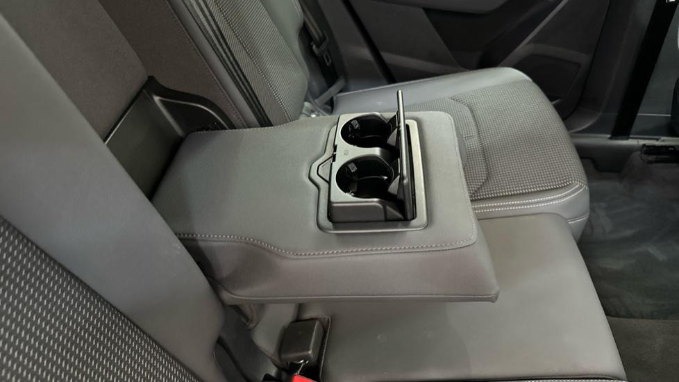 Rear Armrest/ Cup Holder