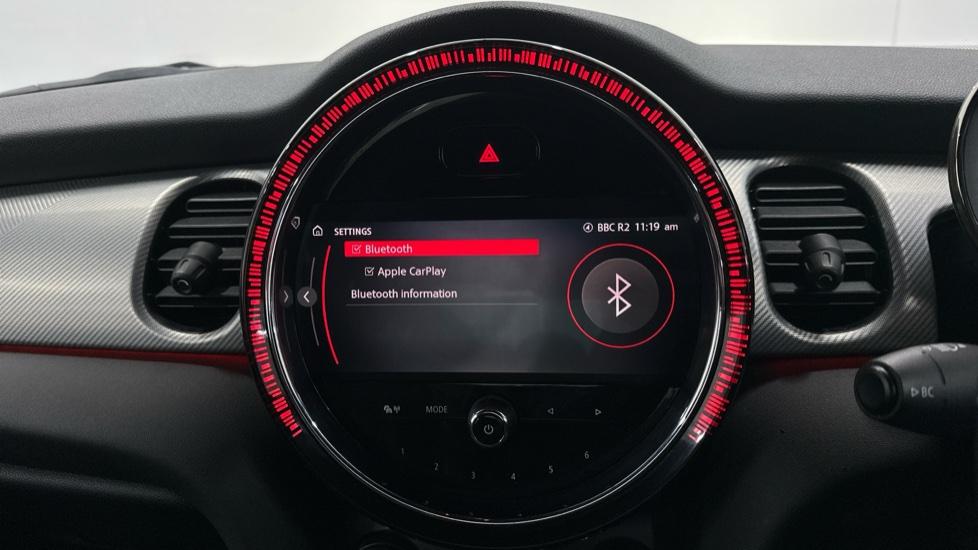 Bluetooth / Apple CarPlay 