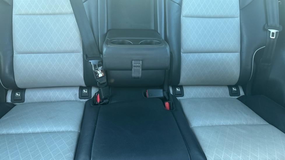 Rear Armrest/ Cup Holder