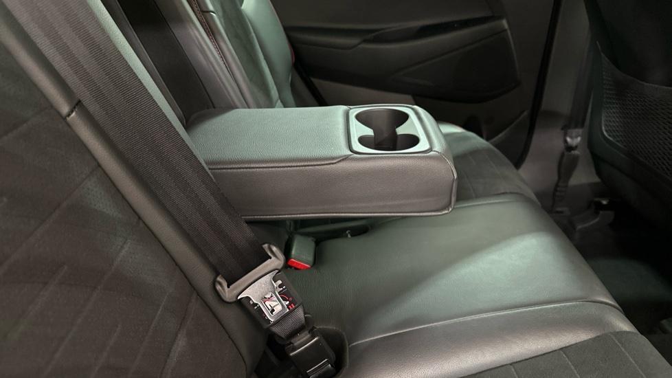 Rear Armrest/ Cup Holder