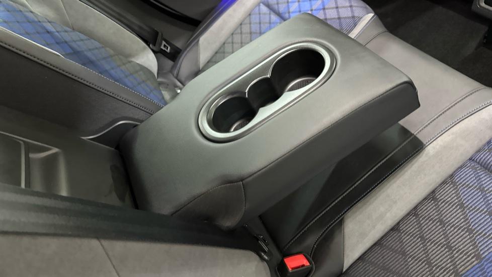 Rear Armrest/ Cup Holder