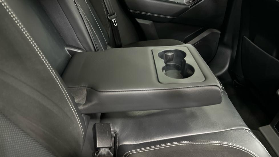 Rear Armrest/ Cup Holder