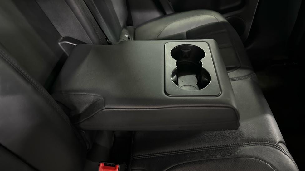 Rear Armrest/ Cup Holder