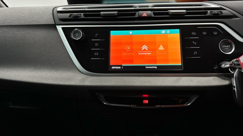 Apple Car Play & Android Auto