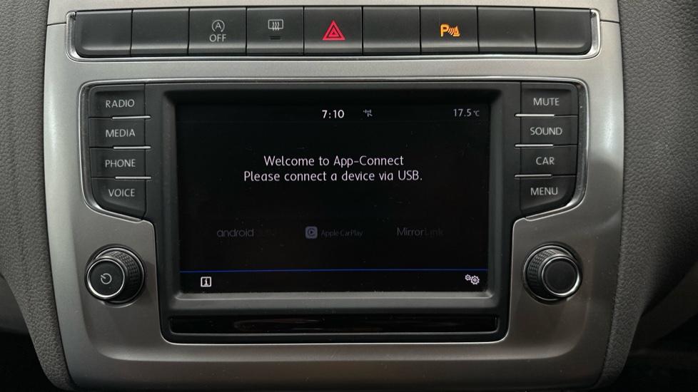 Apple Car Play & Android Auto