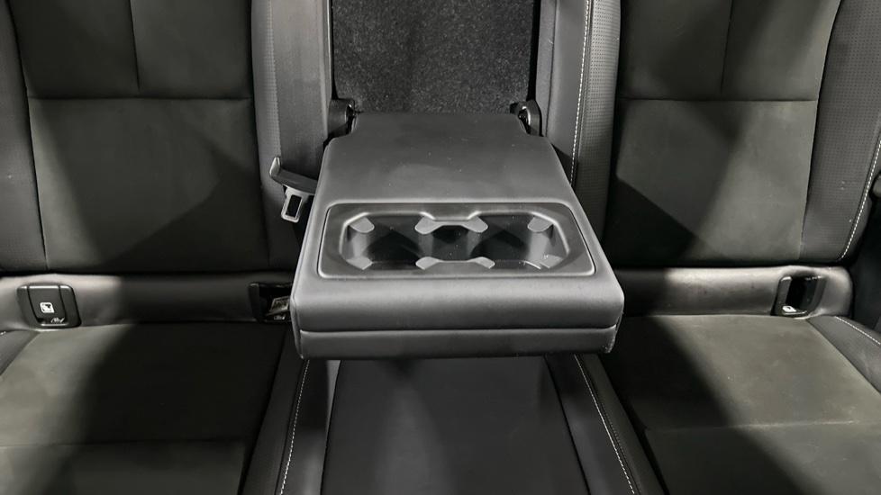 Rear Armrest/ Cup Holder