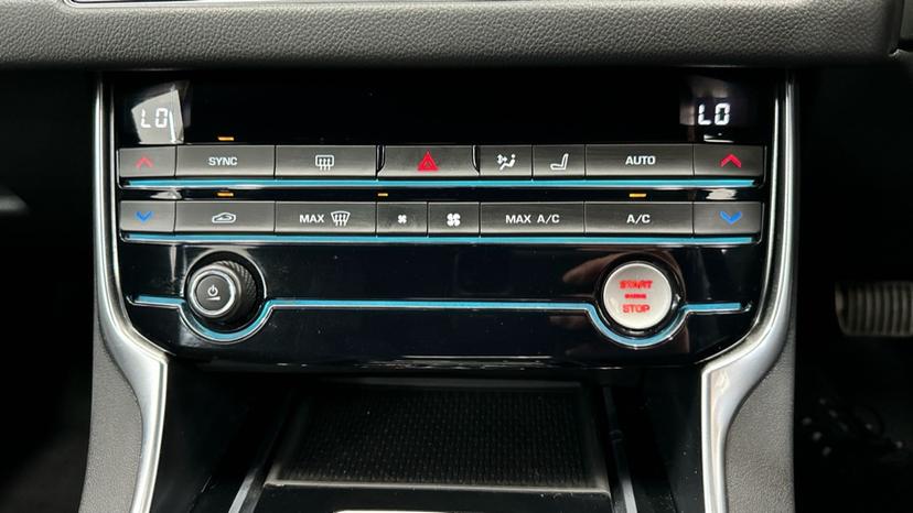 Dual Climate Control / Air Conditioning 