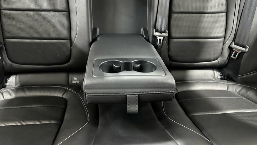 Rear Armrest/ Cup Holder