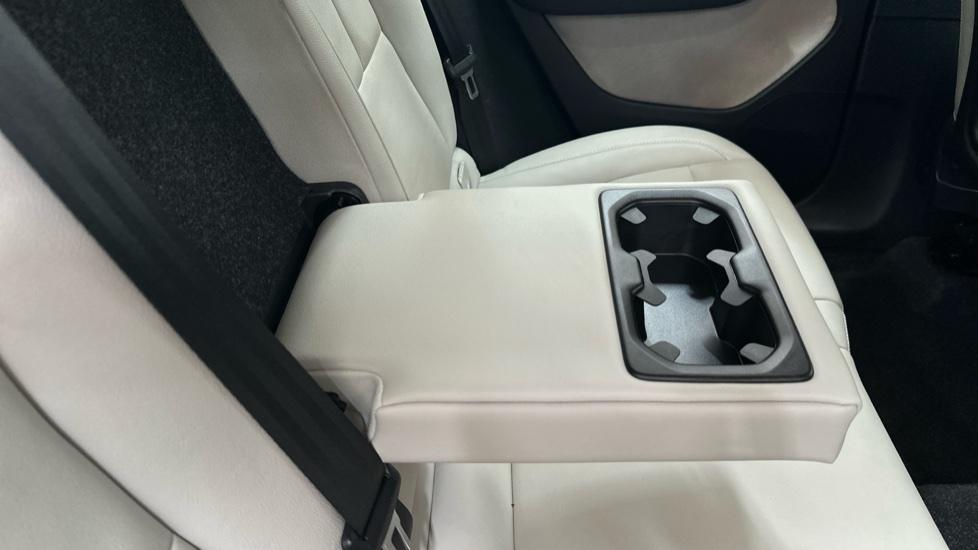 Rear Armrest/ Cup Holder