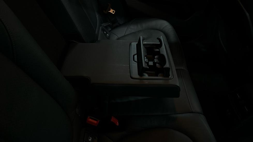 Rear Armrest/ Cup Holder