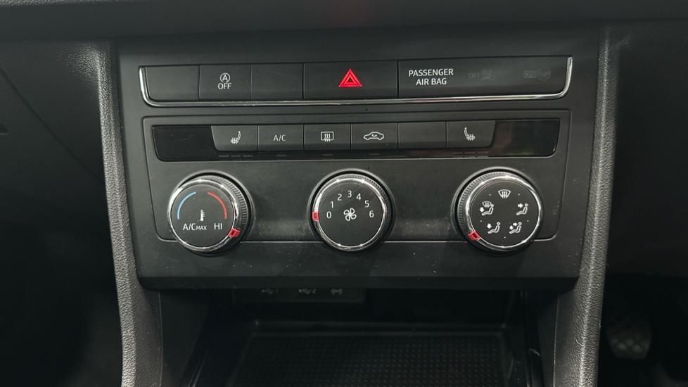 Air Conditioning / Auto Stop Start / Heated Seats