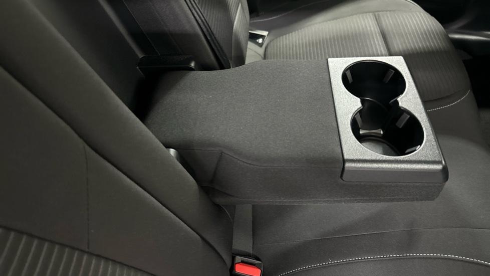 Rear Armrest/ Cup Holder