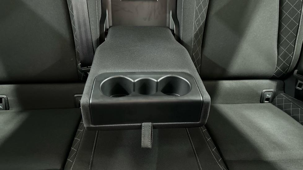 Rear Armrest/ Cup Holder