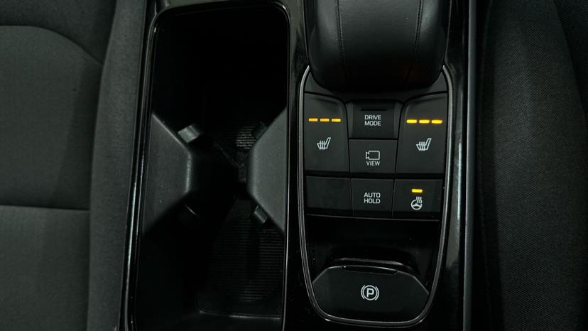 Electric park brake/heated steering wheel/Heated Seats 