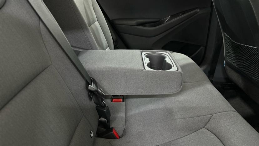 Rear Armrest/ Cup Holder