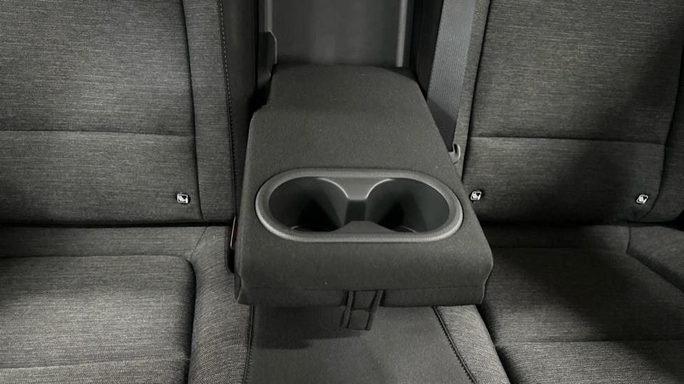 Rear Armrest/ Cup Holder