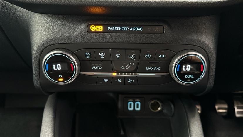 Air Conditioning /Dual Climate Control