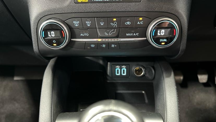 Dual Climate Control / Air Conditioning 