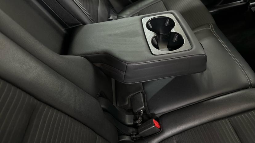 Rear Armrest/ Cup Holder