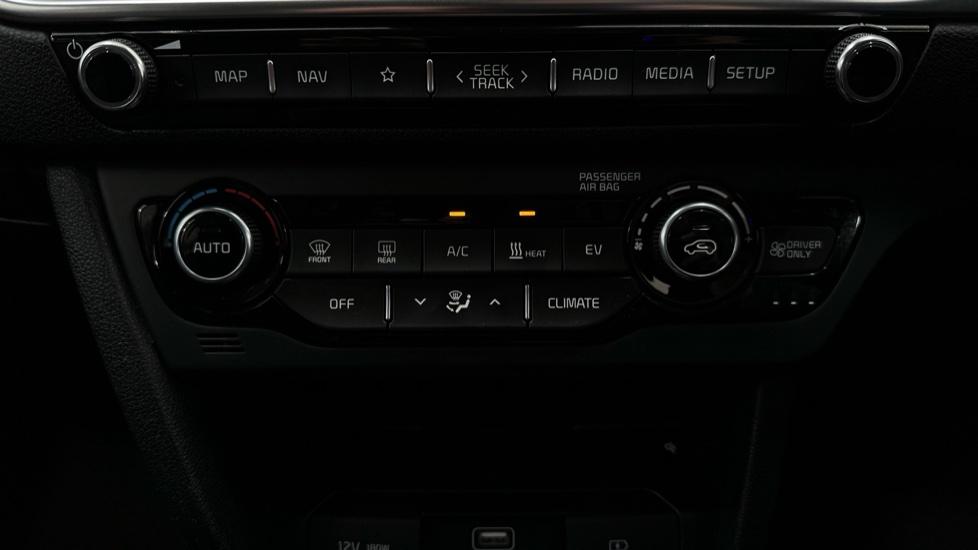 Air Conditioning /Dual Climate Control 