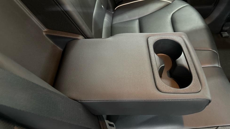 Rear Armrest/ Cup Holder