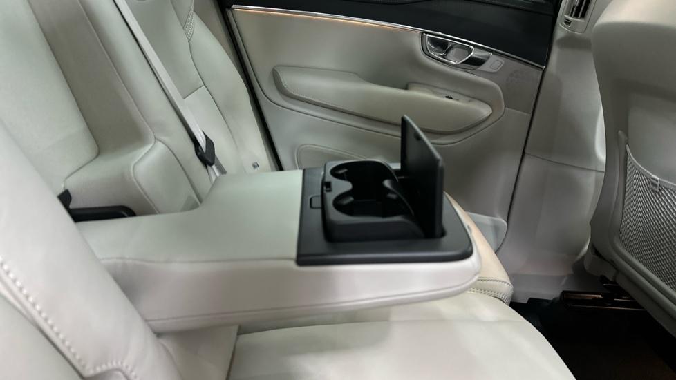 Rear Armrest/ Cup Holder