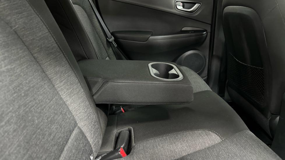 Rear Armrest/ Cup Holder