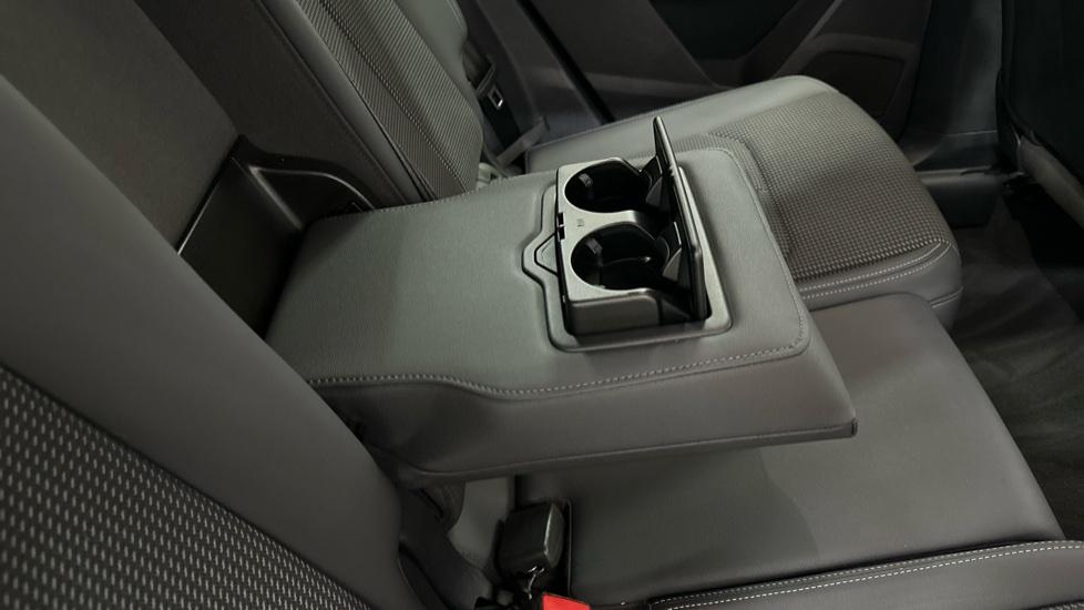 Rear Armrest/ Cup Holder