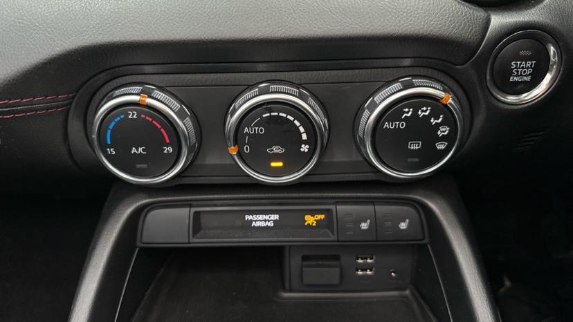 Air Conditioning / Heated Seats 