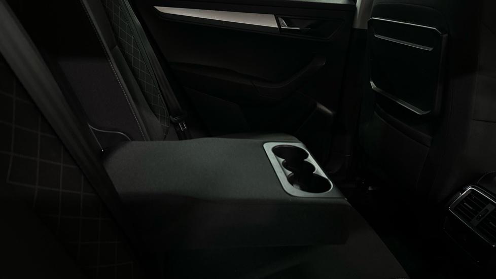 Rear Armrest/ Cup Holder