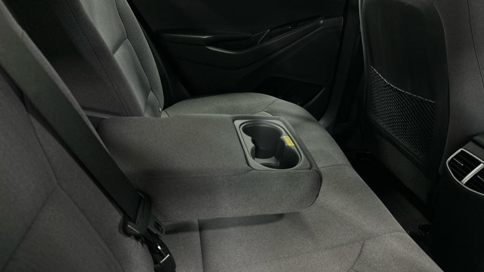 Rear Armrest/ Cup Holder