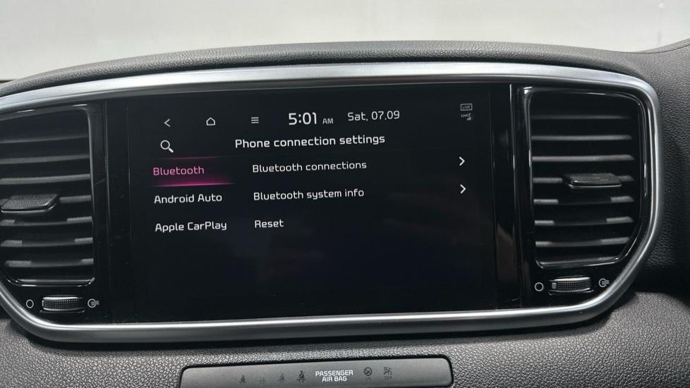 Apple CarPlay/Android Auto/Bluetooth 