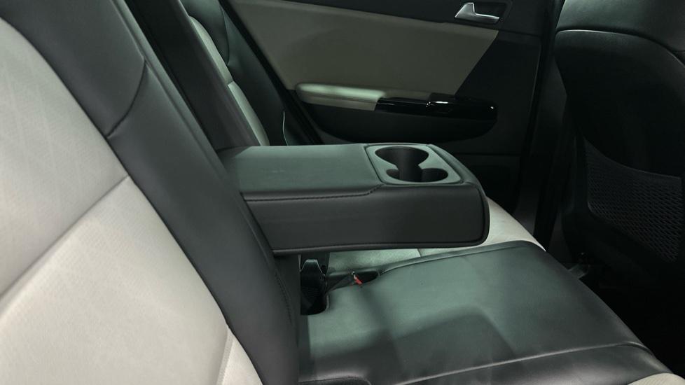 Rear Armrest/ Cup Holder