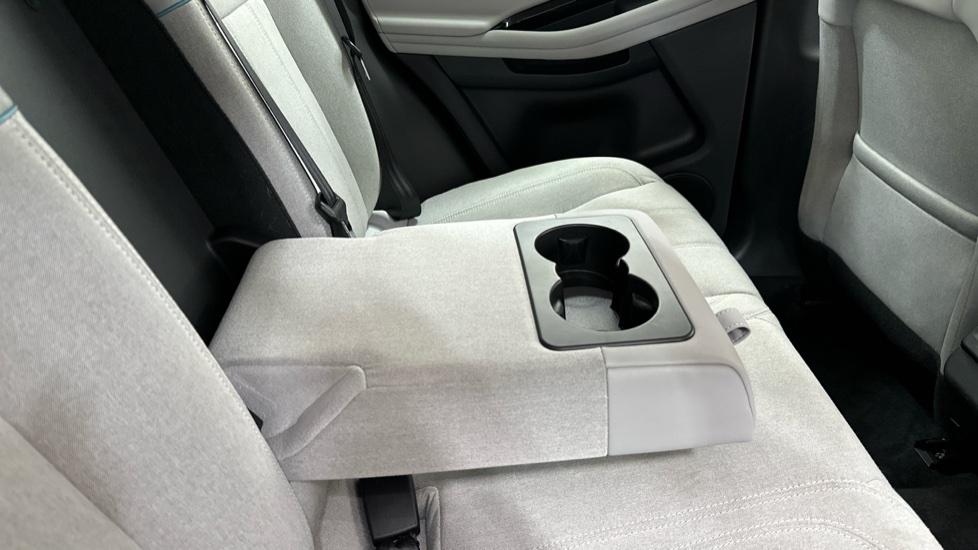 Rear Armrest/ Cup Holder