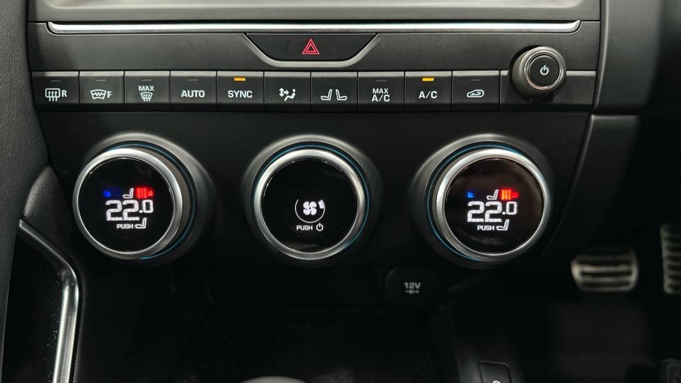 Dual Climate Control / Air Conditioning  / Heated Seat