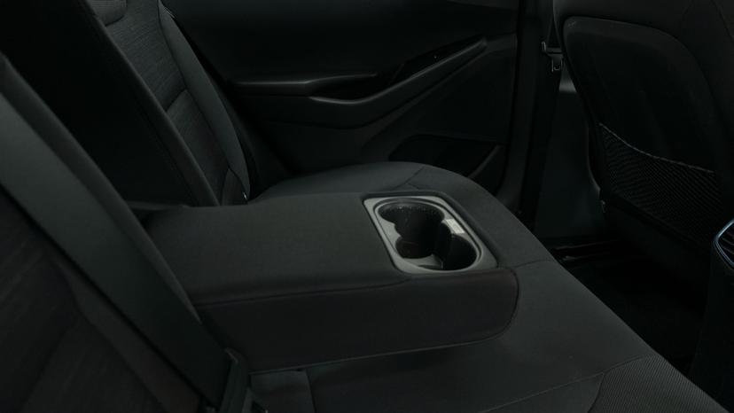 Rear Armrest/ Cup Holder