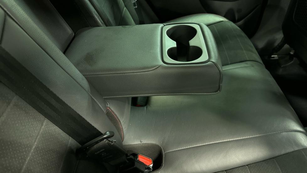 Rear Armrest/ Cup Holder