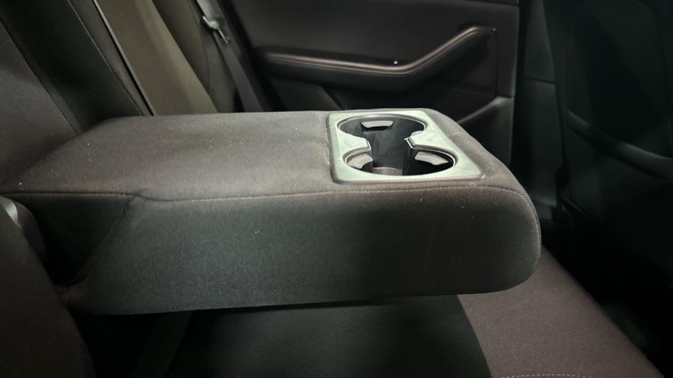 Rear Armrest/ Cup Holder