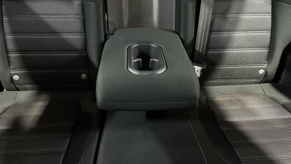 Rear Armrest/ Cup Holder