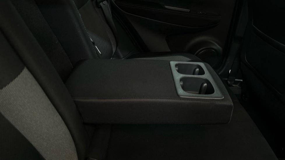 Rear Armrest/ Cup Holder