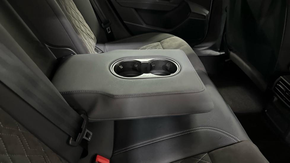 Rear Armrest/ Cup Holder