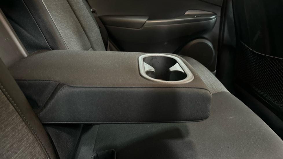 Rear Armrest/ Cup Holder