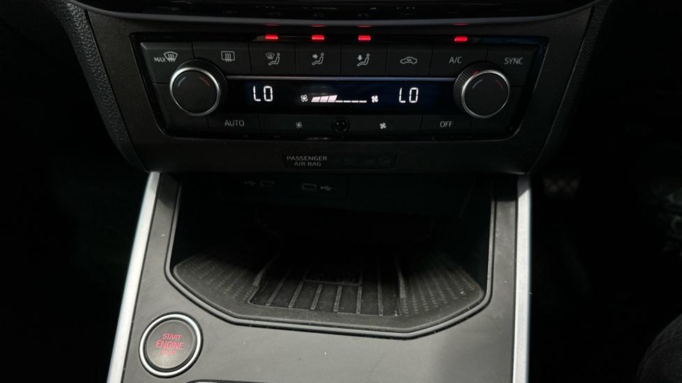 Air Conditioning /Dual Climate Control/Wireless Charging  