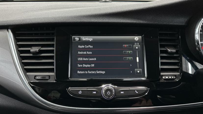 Apple CarPlay / Android Auto