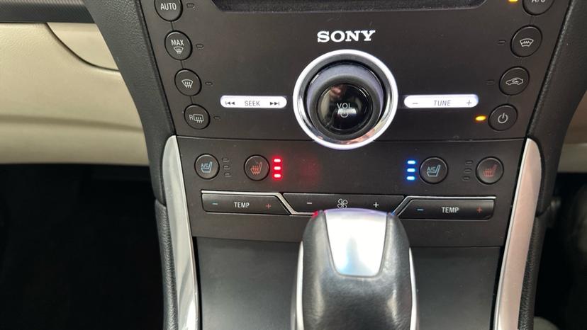 Heated Seats/Heated Steering Wheel/cooling seats 