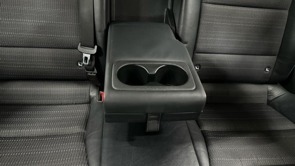 Rear Armrest/ Cup Holder