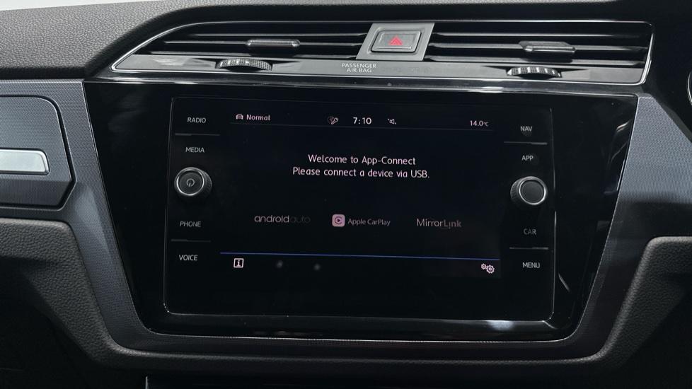 Apple Car Play & Android Auto