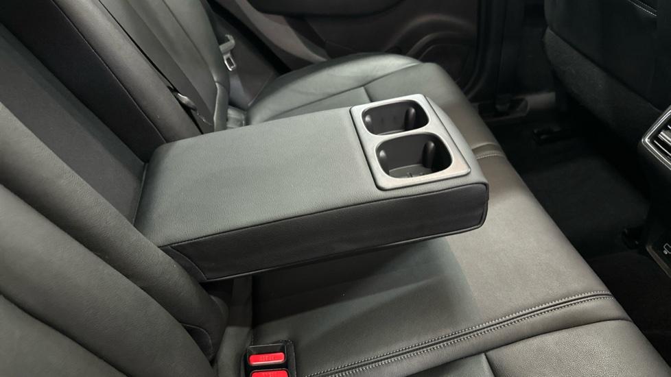 Rear Armrest/ Cup Holder